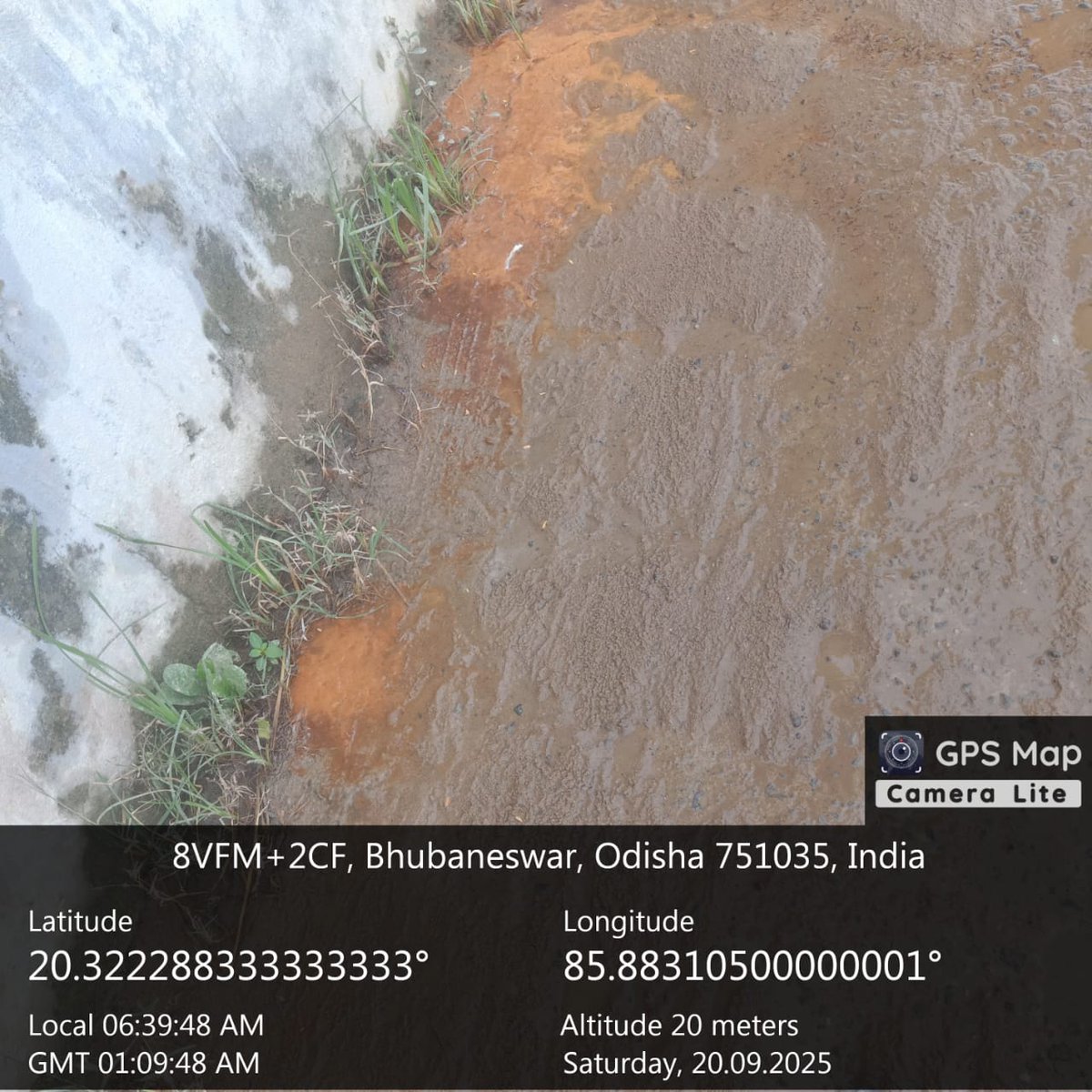 subhakanta1983's tweet photo. Drain Water at Rudra Vihar, Hansapal is causing health and alarming air &amp; noise pollution. Residents, school children &amp; commuters are suffering.
Request immediate intervention from @bmcbbsr @BmcCommissioner to clear the obstruction &amp; restore smooth movement.#Pollution https://t.co/37SK8uYboA