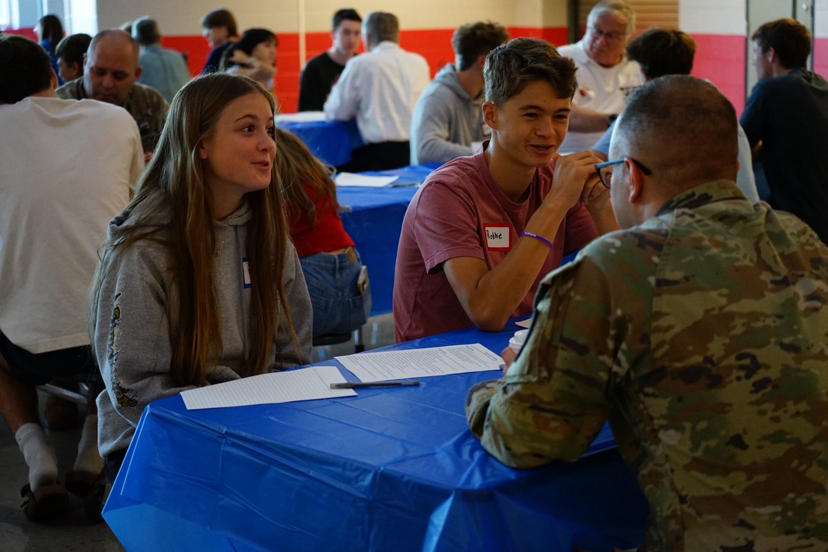 Today’s Interview Day brought 88 students + 40 veterans together for a morning of stories, service, and connection. Students practiced oral history skills, learned from living primary sources, and built intergenerational friendships with our veterans. 🇺🇸