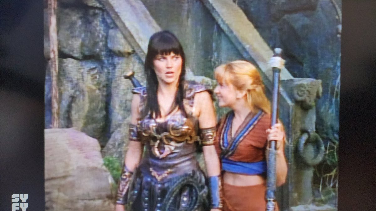 SaffySparkles's tweet photo. I just realised this scene is a long continuous take with the camera tracking the actors from the moment Xena walks to BF across the wall! that's so damn cool!

&amp; the way they discuss plotpoints and story beats is so naturalistic it's like they're just gossiping!

In 1 take!! 🤯 https://t.co/pOhafuFqsn