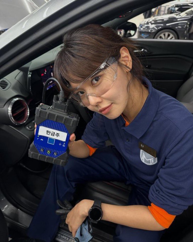 sooyoungslvr's tweet photo. just put air in both car tires and changed the oil #mechanic #howimfeeling https://t.co/uJXYap0xTH