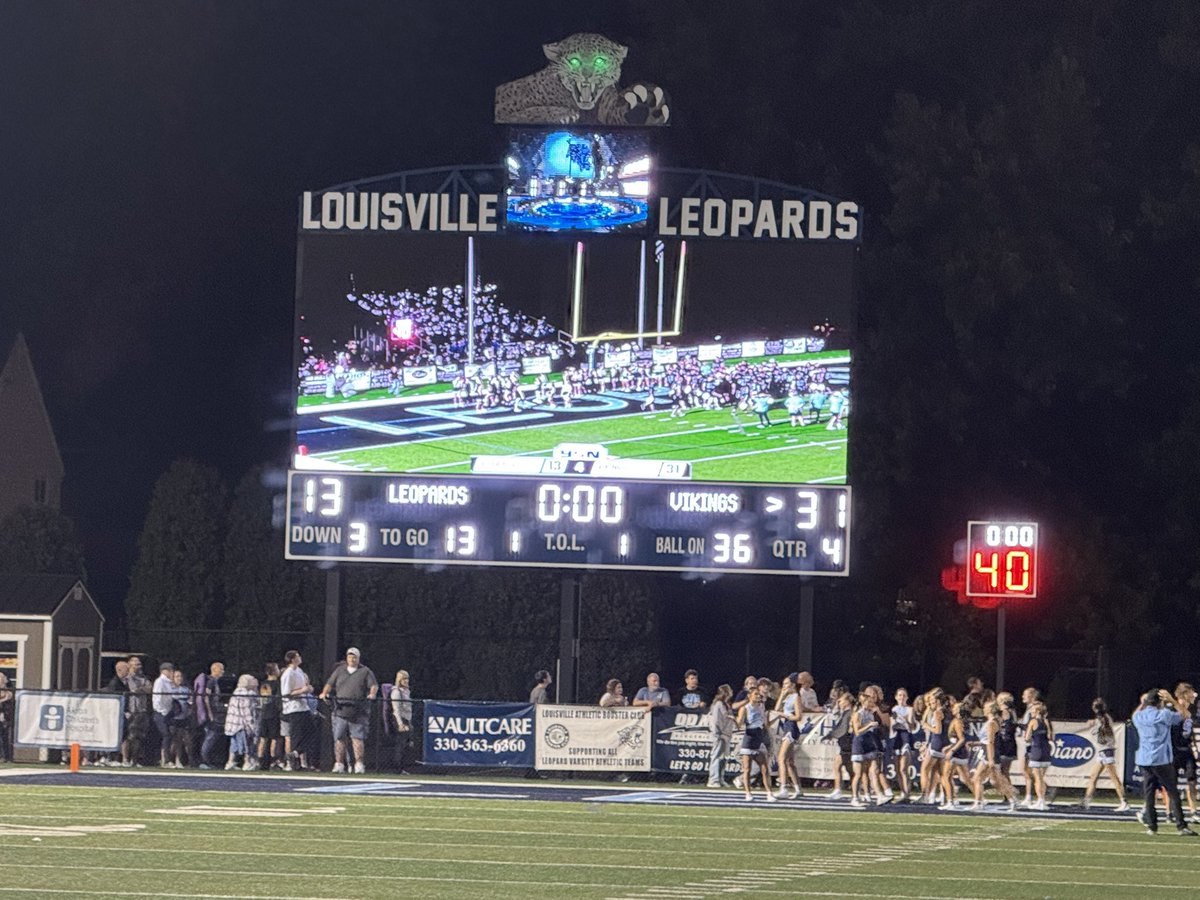 nchoovervikings's tweet image. Football Final from Louisville: 

Vikings- 31

Louisville- 13

Vikings improve to 5-0

#GOVIKINGS
#flcscores