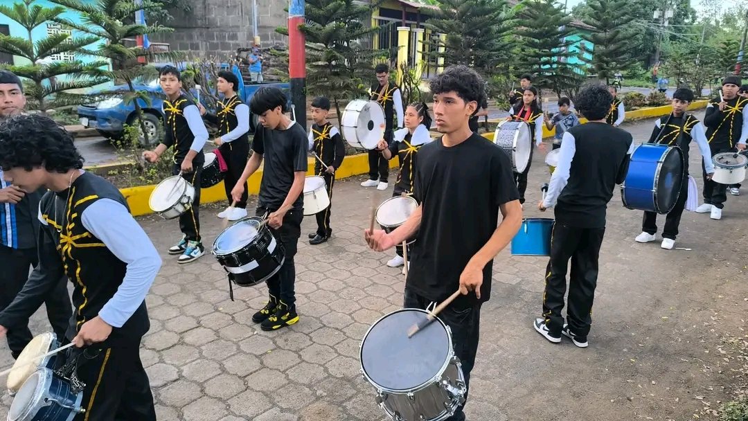 🎺🥁✨ ¡Gran Festival Departamental de Bandas Rítmicas! ✨🥁🎺
En saludo al 52 Aniversario de la Inmortalidad de los Héroes de Nandaime, celebramos con música, color y alegría este homenaje que llena de orgullo a nuestras familias. 🎶🇳🇮
Las bandas y gimnasias rítmicas.