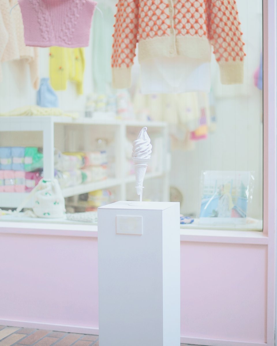 ほんじつ12:00-17:30🍫👡

最終日！<a href="/eccomin/">tomoko noguchi</a> の新刊
あしたのニットの
launch party 🎉

あしたのニットの
作品を全部ご覧いただけるのは
ほんじつまで。
この機会にぜひ〜🫶

ご試着もお気軽にお声がけくださいね。

店頭では糸セットもいろいろ
販売しておりますよっ

chocoshoe.net