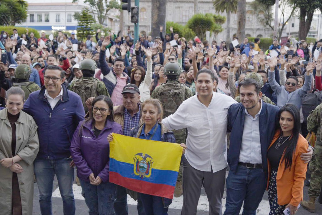 Jorge_CarrilloT's tweet photo. Bajo el liderazgo de nuestro presidente @DanielNoboaOk, seguimos en territorio sirviendo a los ciudadanos y, junto con ellos, construyendo #ElNuevoEcuador. 💪🏻🇪🇨

Hoy en Cotopaxi reafirmamos nuestro compromiso con quienes más lo necesitan!

#EcuadorMásJusto https://t.co/ocGu8k77vu