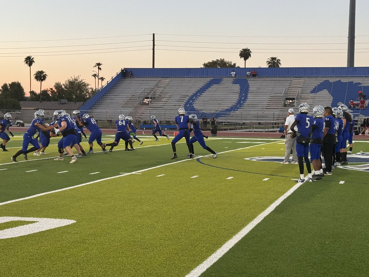 The best stories on Friday nights aren’t always at the biggest stadiums with the most hype and supposed ⭐️⭐️⭐️⭐️’s 
Dropped in on a terrific story to start my Friday night. WYNYK