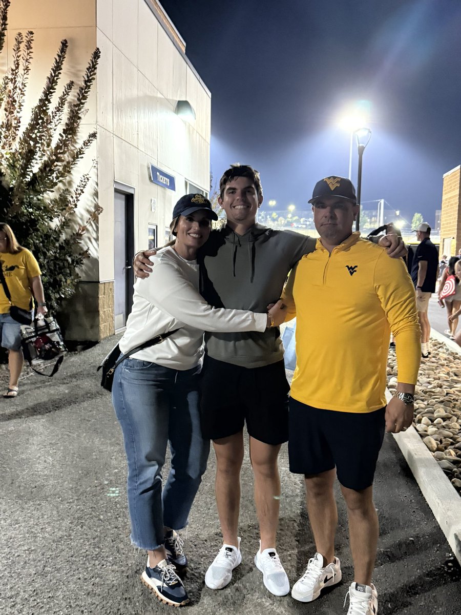 JDHuether's tweet image. Got to see the former @CburySquad @JTHuether_2025 in his Mountaineer gear for the first time in their scrimmage tonight! Proud moment! Love you son keep grinding! #LetsGo #AlmostHeaven