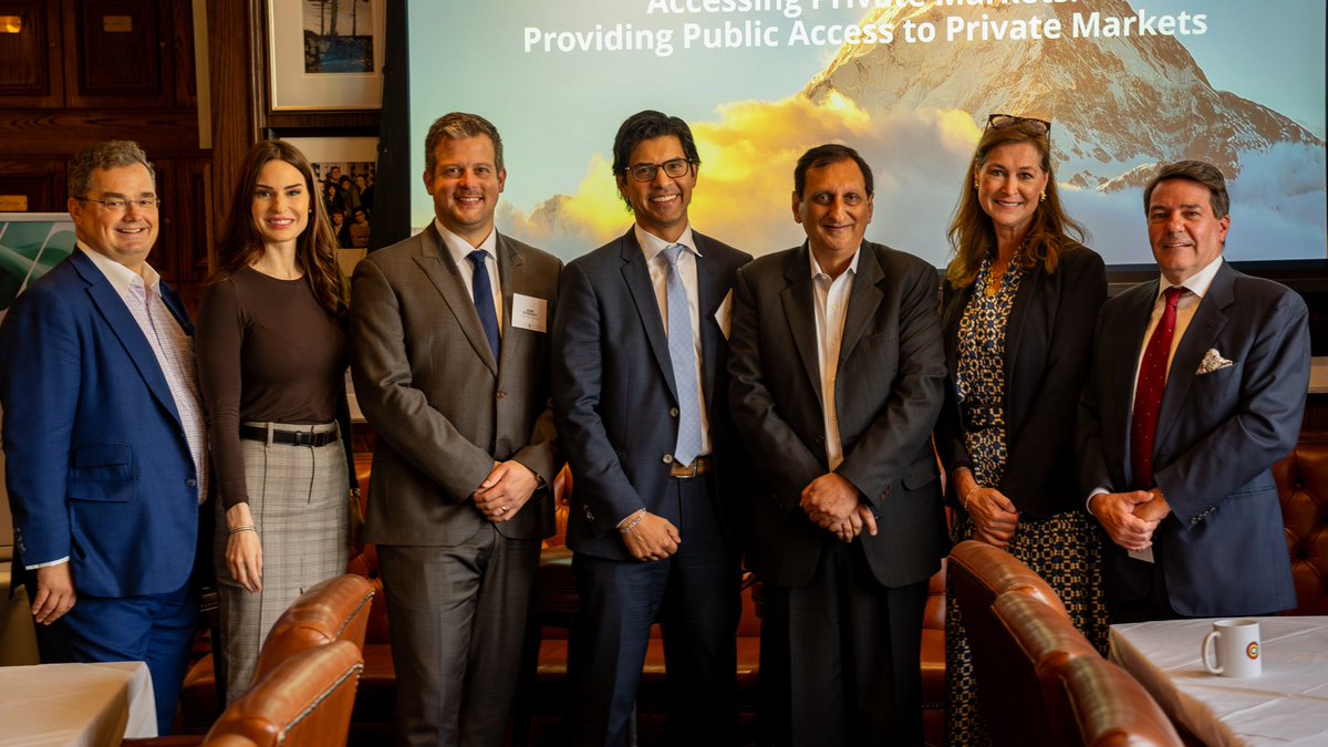 HeatherZuma's tweet photo. 🇨🇦 Insightful event in Toronto @ApexGlobalGroup hosting a panel of financial industry leaders - enabling retail access to public markets #ApexGroup #CAASA https://t.co/IIDoxQ4JpO