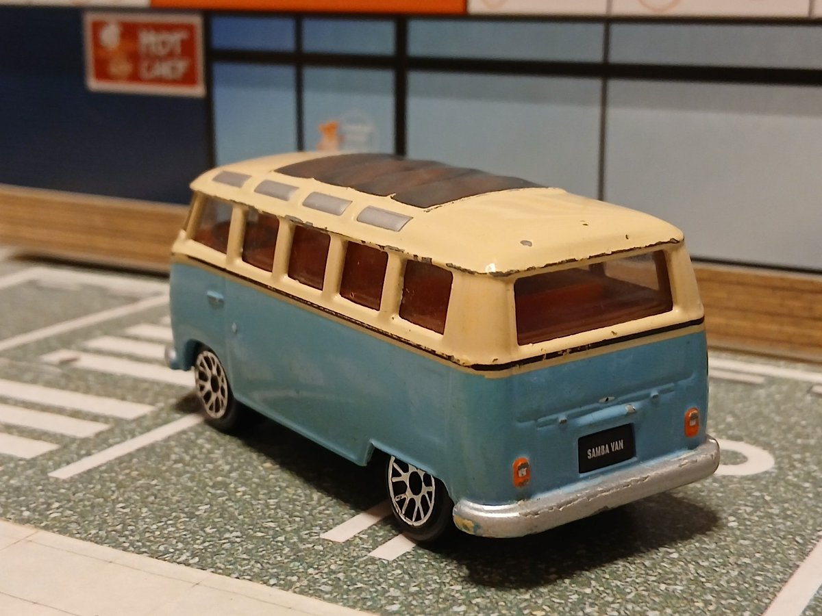 takahagikijin's tweet photo. 先日の入庫🚗
REALTOY フォルクスワーゲン　　ワーゲンバス。
何者だか分からないけど1/
64のミニカーらしい　それなりのプロポーション。値段からしたら悪くはない(笑)
#ミニカー
#REALTOY https://t.co/u99ATcrpXE