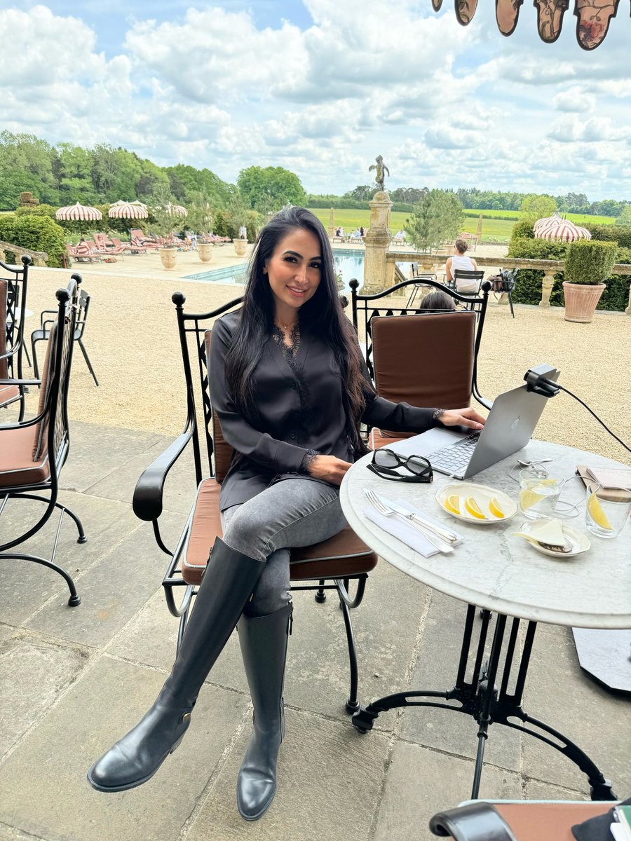 CatherineNesbi9's tweet image. HAPPY FRIDAY from my favourite space in the UK right now (Estelle Manor) I took the last min ute decision to stay here last night and make this my office for the day

👉a £200M value investment from my fund has progressed to "next" stages

#bridgingfinance #capitalraising #vcfund