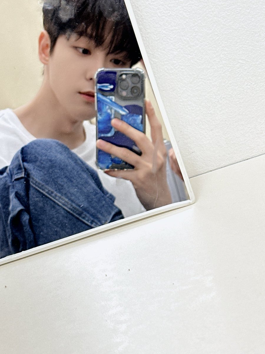 보고 싶다🥹 태빈이 사진 하나 여유롭게 볼 시간이 없는 이런 삶 정말 괜찮은가🫠