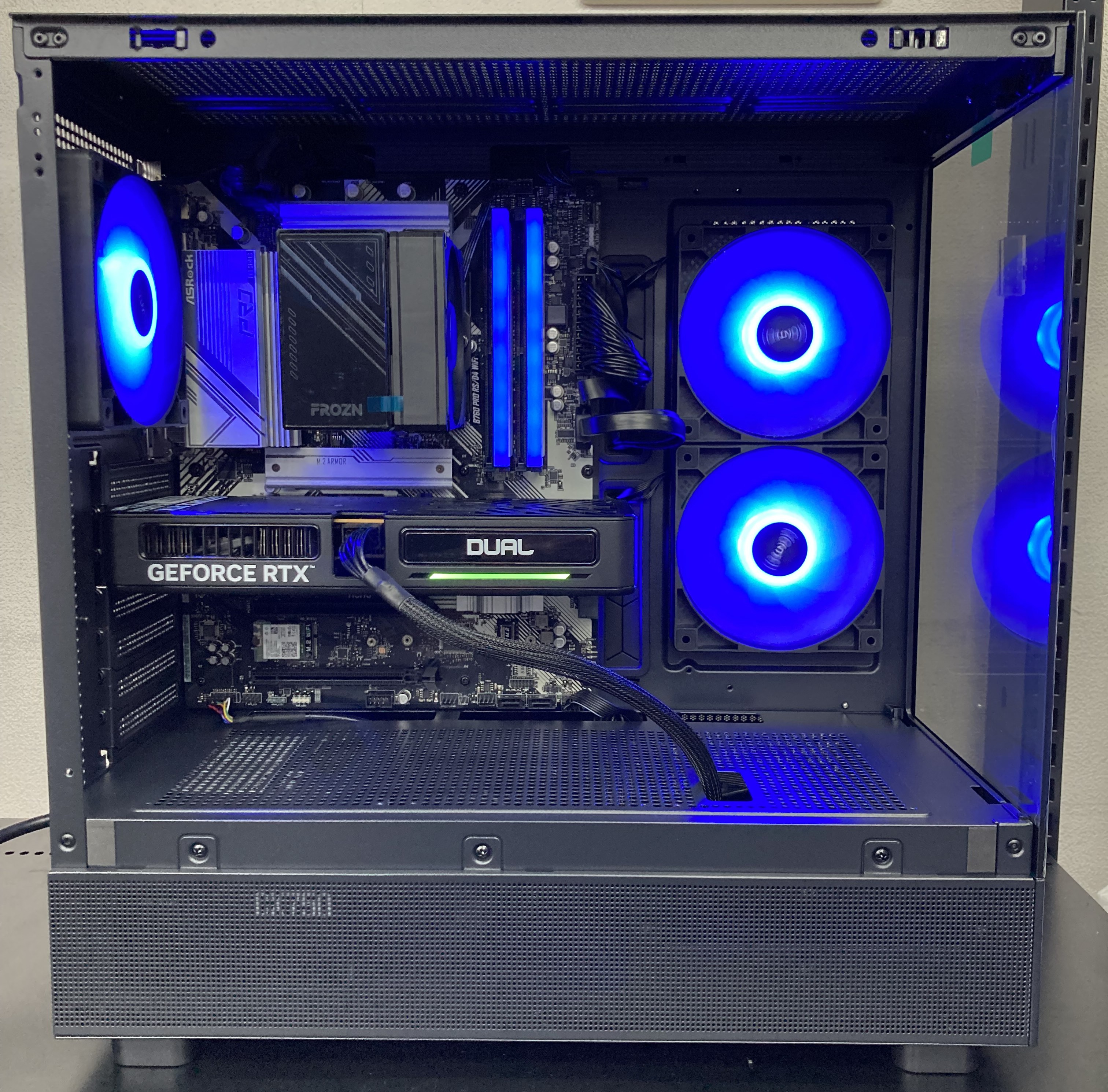自作PC ASCII.jp：エンジンをモチーフにしたPCケース「OVERDRIVE」が発売