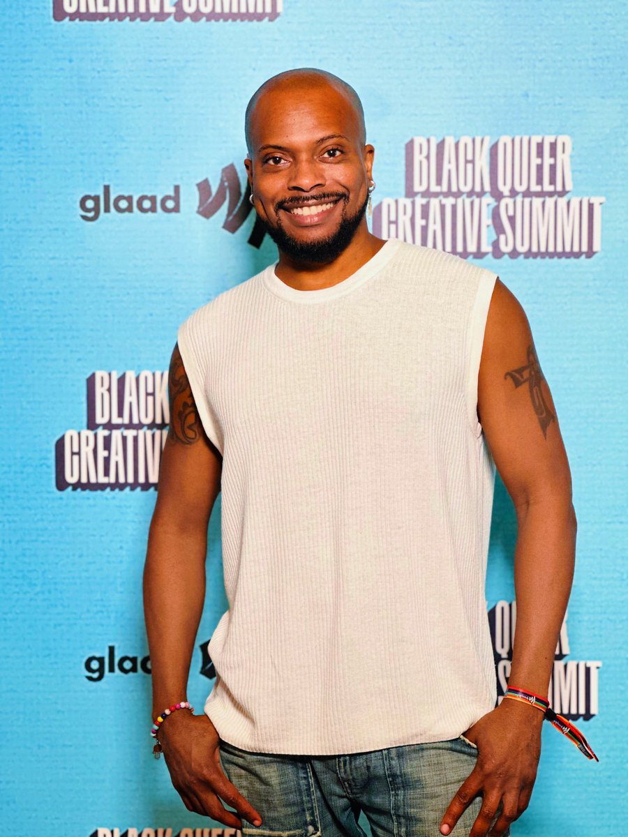 MarckAngel's tweet photo. Content loading… 😌
#MarckAngel #GLAAD #GLAADbqcs #BQCS #BlackQueerCreativeSummit #QueerVoices #lgbtfilm #blackfilmmaker #queermusician https://t.co/trSCPzsqfd