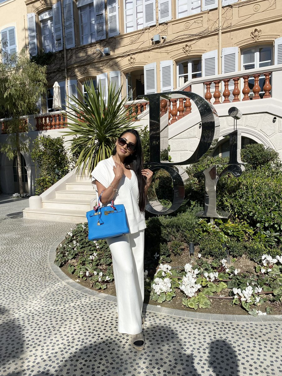 CatherineNesbi9's tweet image. HAPPY WEEKEND to you all. And welcome the Summer season! 🤩

Hope this new season brings you more success in all areas of your life:

✅Financially
✅Spiritual
✅Mental &amp;amp; Physical Health

No previous experience needed, this one is beginner friendly 

#mindsetbeforemoney #vcfund