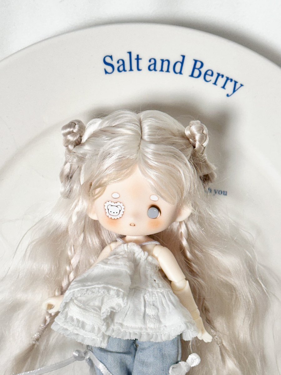 오랜만에 꺼내주는 우유도 새가발~.~ 약간 선녀st여서 우유말고 청초한 친구에게 줘야겠음...ㅋㅋㅋㅋㅋㅋ

#루나하로 #지햇님