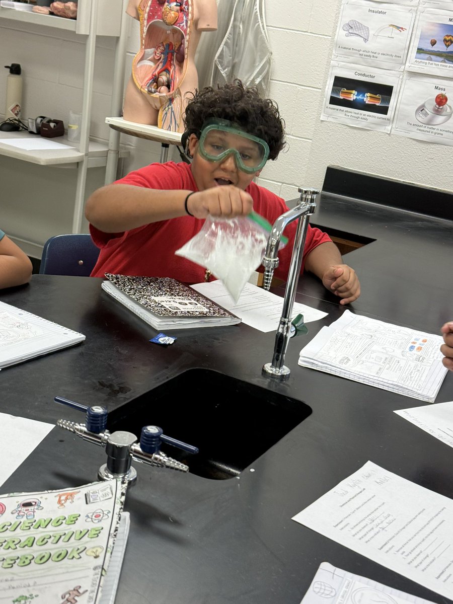 equiroz_BSS's tweet image. Our @BSybert_Prek8 Scientists had so much fun learning about the evidences of chemical changes 🧫🕯️🦂