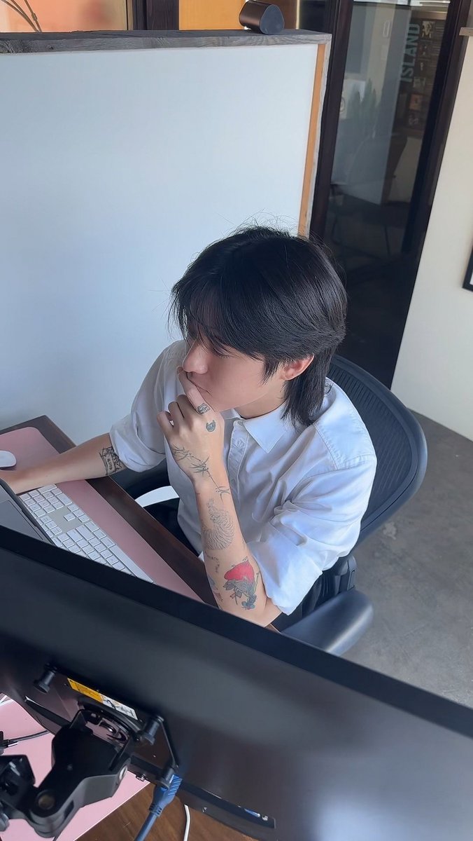 littlemooneaJ's tweet photo. Dr. Park on duty ✍️🤓

https://t.co/q9aq7LyYoX https://t.co/9MYpqSYB6c