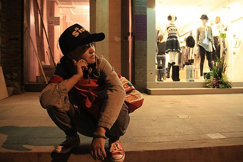 BeijingDai's tweet image. Some Hong Kong bitchs always like to attack Chinese Mainland tourists who squat on the roadside to rest, thinking that is an uncivilized thing. These Hong Kong bitchs have no problem for westerners to sit on the ground to rest, but only target mainlanders tourists. They don&apos;t…