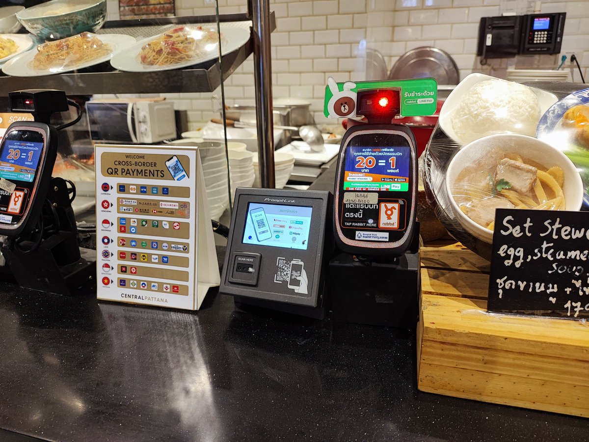 PiPiPiPi01234's tweet image. 先週末タイ🇹🇭
大型モール🛒のフードコート🍳でさえ、クレカ💳️不可なのは不便🫠

日本人向けのLINE Payがサ終した痛みを味わった😭
IC🃏のrabbit🐰も買ったところでチャージ金額の期限2年ではねぇ💦

今月PayPayが🇰🇷で使えるようになるけど、こんな環境のタイも最優先で開始願いたい🙏