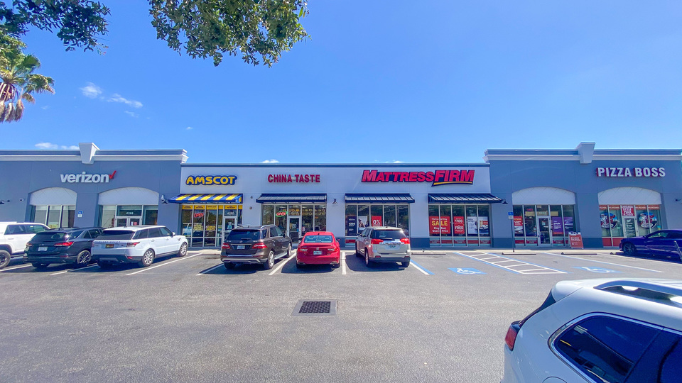 theBrokerList's tweet photo. Shoppes of Venice Restaurant Space #Venice #Florida #CRE @SVN_CAG #Retail #StripCenter https://t.co/BznmwP6QiB https://t.co/ClD9ynAGZX