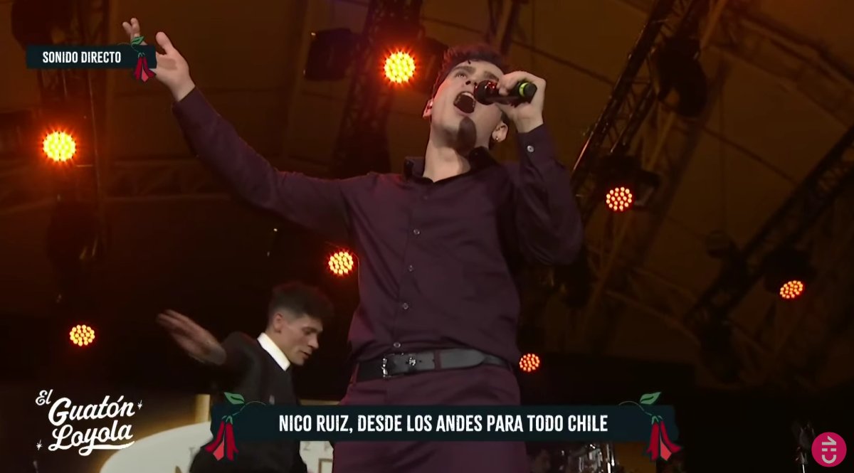 LucasPalape's tweet photo. Nico Ruiz cantando "It's Not Unusual" de Tom Jones y yo acá en la casa bailando a lo Carlton 🤣

#FestivalGuatonLoyolaCHV https://t.co/MlZ1qaK5q8