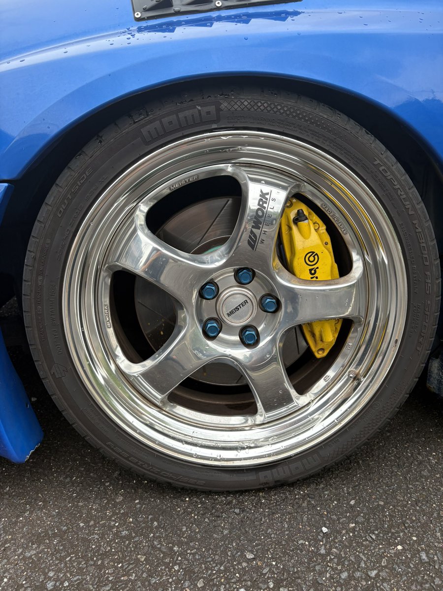 18インチ ホイールとタイヤセット　ガリ傷無し　大幅最終値下げ　　 トラ ランドクルーザー 激深リム 135mm ランクル 200系 100系