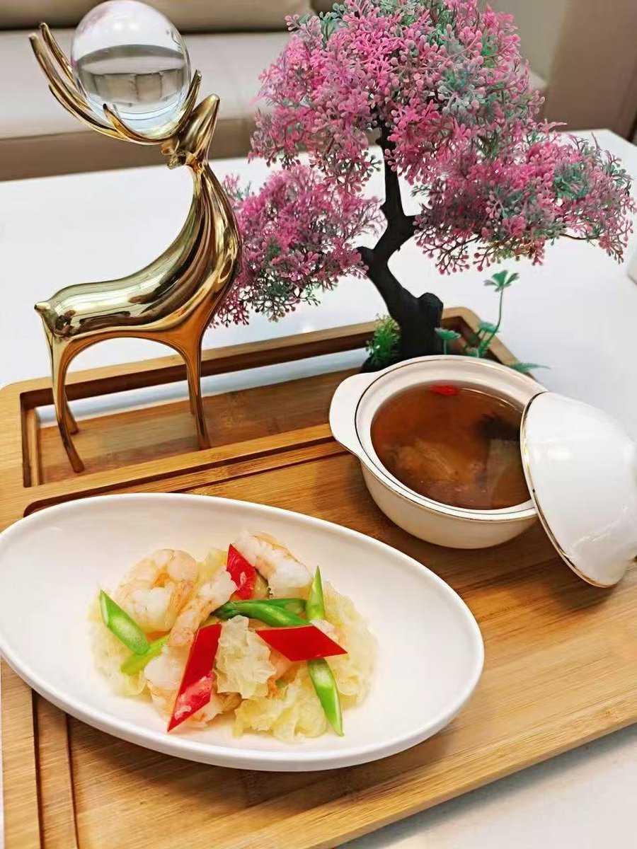 ceairasia's tweet image. 😋Savor #autumn in our #lounge, enjoy the view from your flight. ✈️ #FlywithCEAir, taste first, chill later.