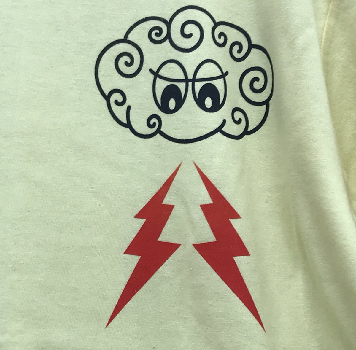 nowaymagazine's tweet image. 【NEW PRINT ADD!!】
"CLOUDERIC"
今日、明日のワークショップにて。
⚡️の色は選べます。
#ロケッティーダ #高田馬場
#MadeInChaos
#nowaymagazine
#シルクスクリーン