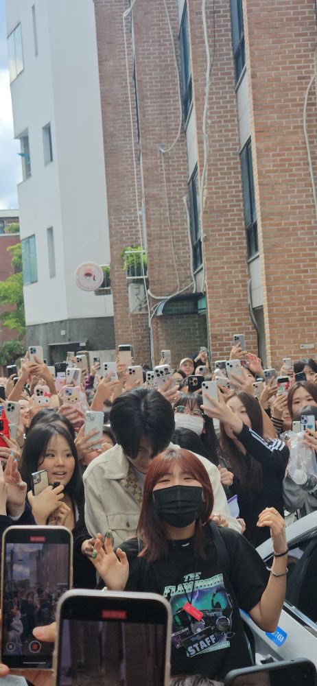 nct127alp's tweet photo. MY FRIEND WENT TO THE NIAN EVENT HE LOOKS SO HANDSOME #NIANBOHENG #니안 https://t.co/ZeJv7OmBN8