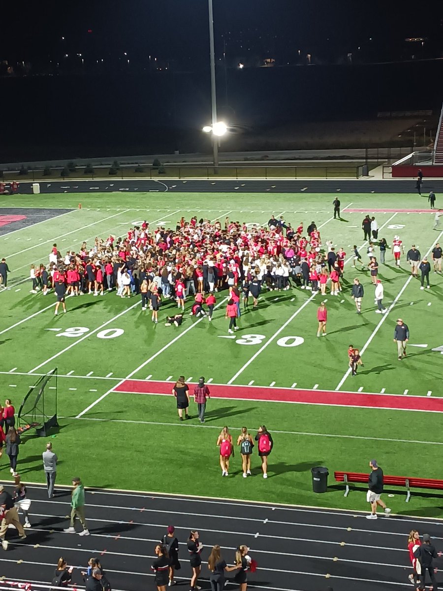MarkSimp1650's tweet photo. Final: 5A #10 Cedar Falls 40, Iowa City High 21. CF's Leyton Wolf 3 rushing TD's and a passing TD. CF 3-1. https://t.co/g8c7gGesHg
