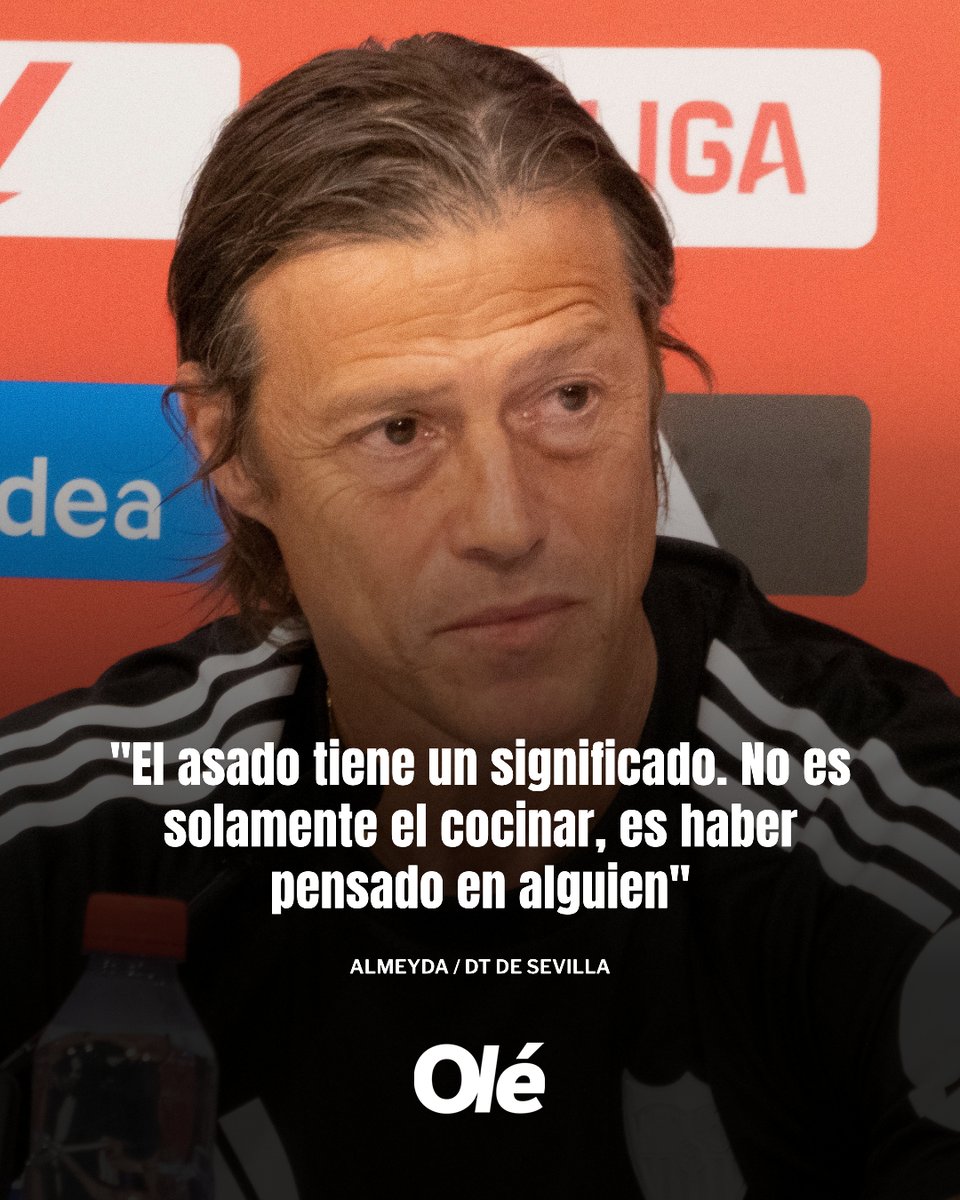 DiarioOle's tweet photo. 👏❤️ MATÍAS ALMEYDA Y EL GRAN SIGNIFICADO DE UN ASADO

🗣️ "El asado tiene un significado. No es solamente el cocinar, es haber pensado en alguien. Ese alguien es el grupo. Para mí los grupos tiene que vivir momentos juntos. Hay muchas nacionalidades (en el plantel), a mí me interesa mucho que se conozcan entre ellos realmente: qué familia tienen, cómo viven, qué se come en Nigieria, Argentina... Es preocuparte por el otro"

🗣️ "Vivimos en un mundo demasiado egocéntrico y así estamos, cada vez peor. Yo soy de la idea de compartir y dialogar. (...) Me gusta verlos en otra parte de sus vidas, y la otra parte que conocemos de lo futbolistas son las redes sociales. Eso me rompe un poco, quiero algo más normal, que se pregunten, que se hablen, que se hagan bromas, que disfuten de la vida"