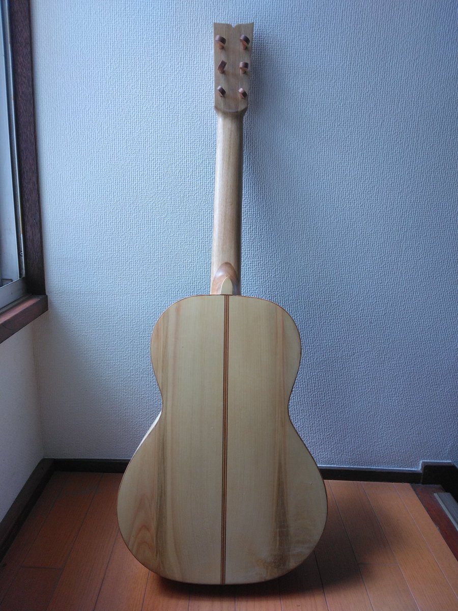 kametarin_ud's tweet photo. すみません！製作過程を公開しようと思っていた【色白な田舎っぽいギター】投稿をサボってるうちにすっかり出���上がっており、しかも数回ステージを共にしております。自分で言うのもなんですが、かなり良いです😏 https://t.co/CNZiWjQrFY