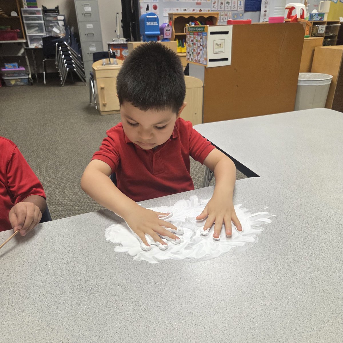 erily_g's tweet photo. Having fun with science. #ECSEHicks #HicksTigers https://t.co/aWZS9Uk5VD