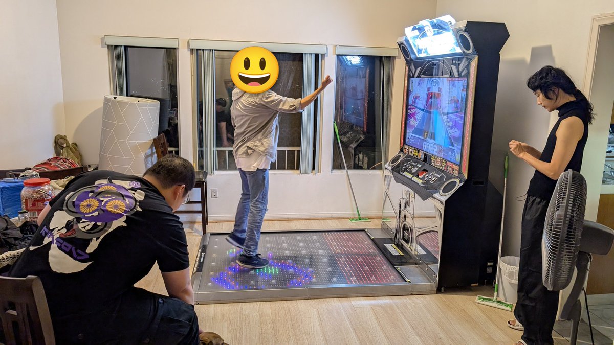 Henry's house again. Toshiyuki (<a href="/Toshiyuki_DRS/">ML☆</a> ) is here at Henry's house. 😊