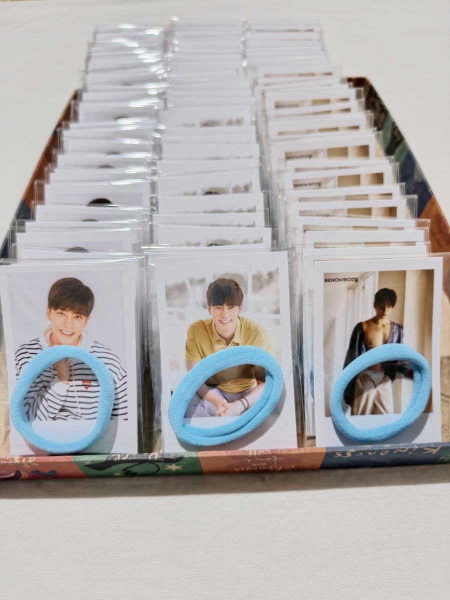 vannyapple218's tweet photo. Hello! ✨
Sa lahat ng  fans ni Bang Sung Hoon dyan na pupunta sa Bench After Party mamaya, kita-kits tayo ah! Bigyan ko kayo neto. See yah! 🥰

#FanFreebiesGiveaway
#BangSungHoon
#SungHoonForBENCHBody
#SungHoonBENCHFanMeet https://t.co/J0UfRattYM