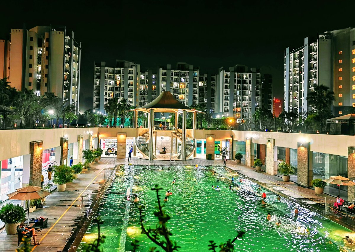Fo last 2 years,life was about waking upto this view of the tennis court,jogging almost 2000km around the walking tracks &amp; spending evenings by the pool.
Noida embraced me during one of the toughest phases &amp; gave me the resilience to endure &amp; blessed me with few lifelong friends
