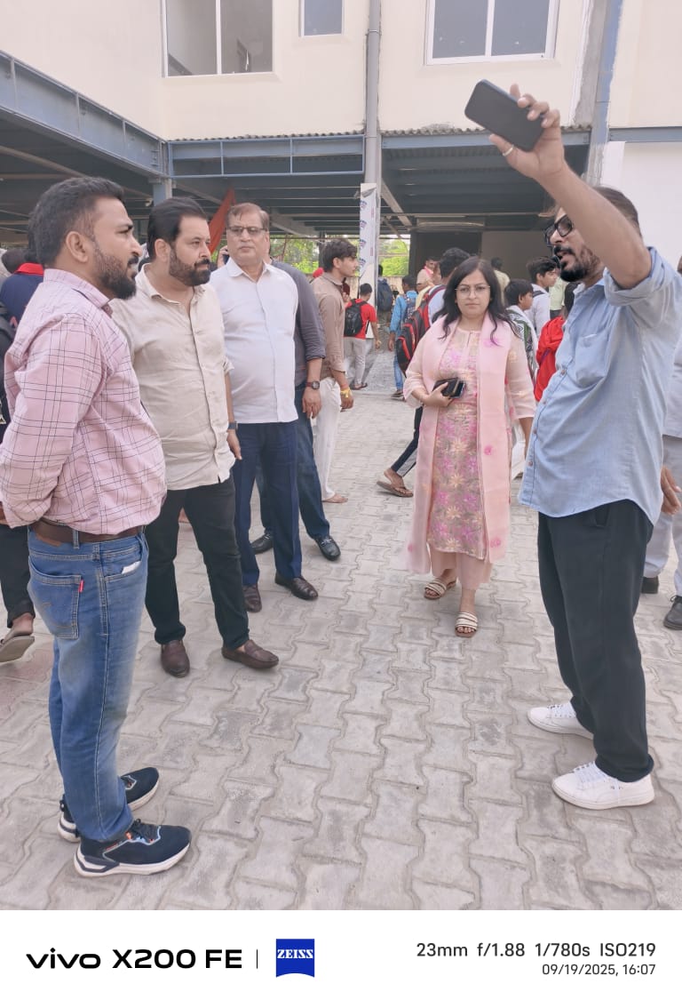 ManishChadhaBJP's tweet image. ।।जय माता दी।।
शरद नवरात्रि के आगमन पर दिल्ली नगर निगम की उपायुक्त के साथ झंडेवालन मंदिर का निरीक्षण किया, वहां की साफ सफाई एवं अन्य सुविधाओं का जायजा लिया, मंदिर परिसर में सभी प्रकार की कमियों को दूर करने के लिए अधिकारियों को निर्देशित किया।
#HappyNavratri #Jhandewalan