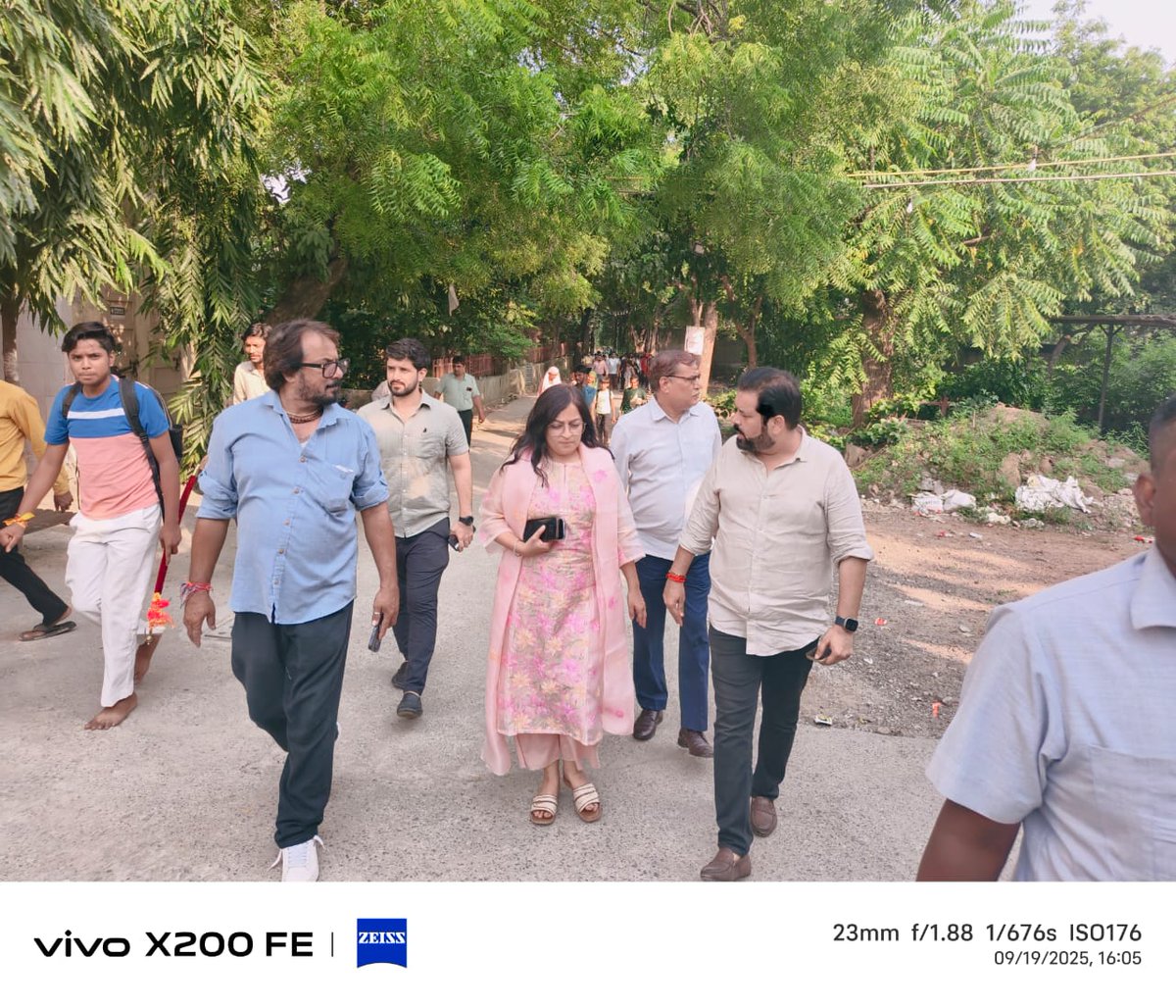 ManishChadhaBJP's tweet image. ।।जय माता दी।।
शरद नवरात्रि के आगमन पर दिल्ली नगर निगम की उपायुक्त के साथ झंडेवालन मंदिर का निरीक्षण किया, वहां की साफ सफाई एवं अन्य सुविधाओं का जायजा लिया, मंदिर परिसर में सभी प्रकार की कमियों को दूर करने के लिए अधिकारियों को निर्देशित किया।
#HappyNavratri #Jhandewalan