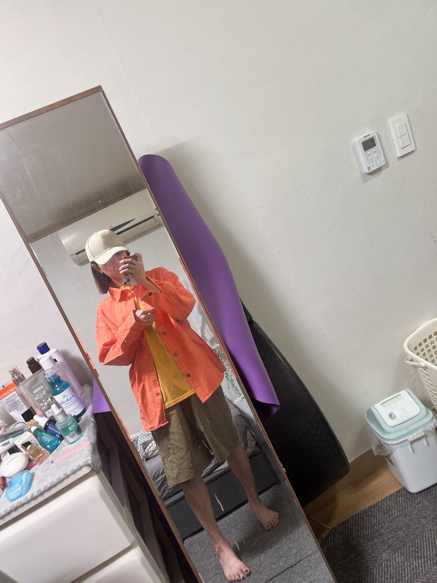 날씨가 선선해져서 살짝 두꺼운 셔츠를 꺼내보았어요 🤔
덥지 않을까 걱정하긴 했는데 괜찮네? 😤

아무튼 고기 먹으러 갑니다! 고기 먹고 서터레스 풀어야지 🙄🙄🙄