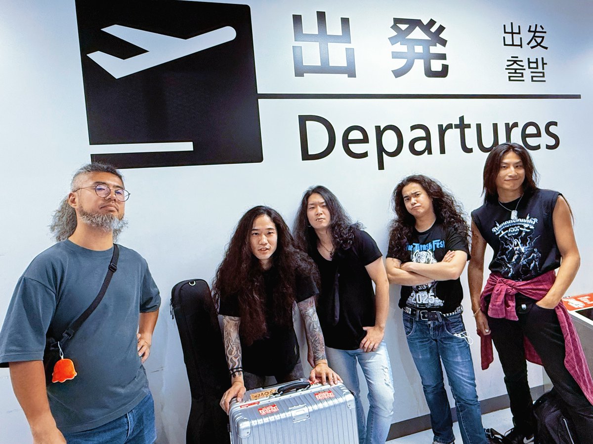 中国公演へ向け、一同出国！