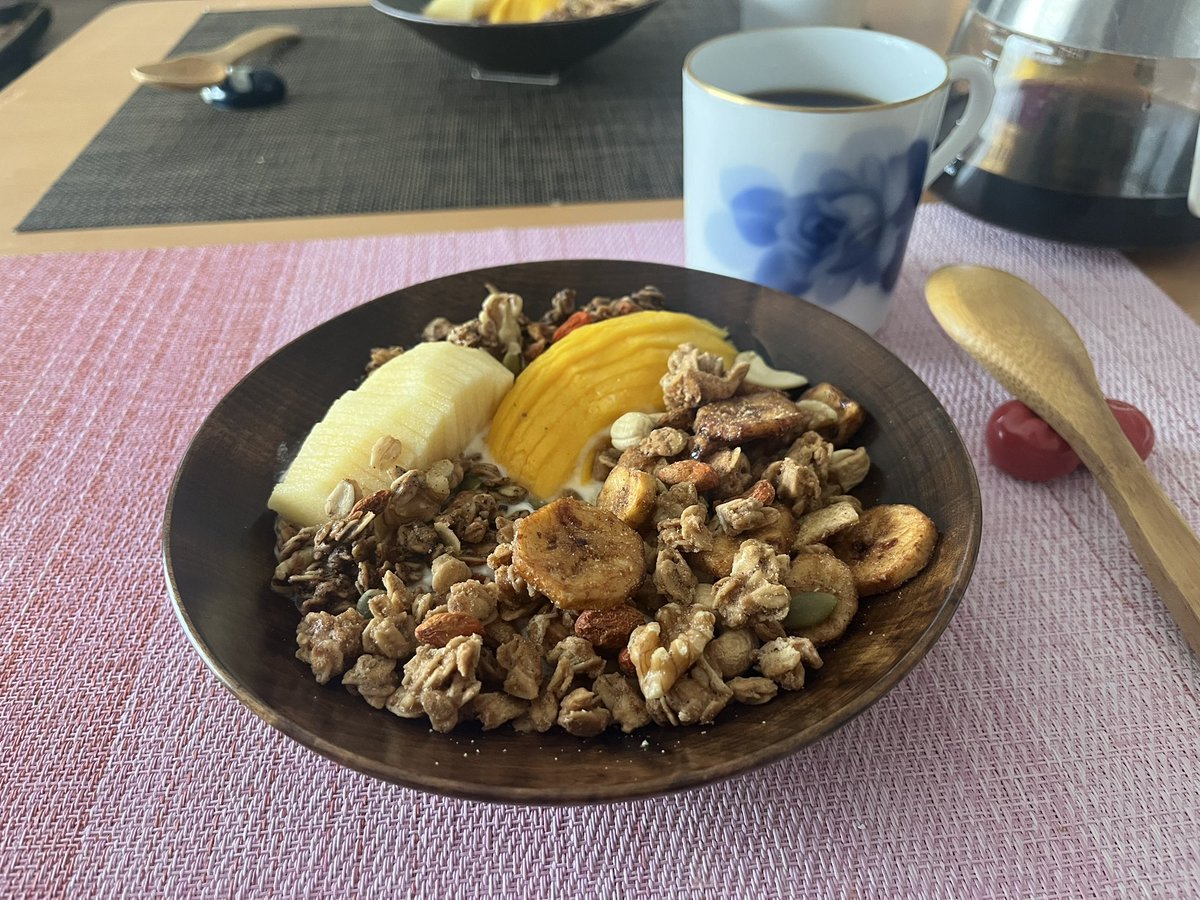 至福のグラノーラ朝食です。