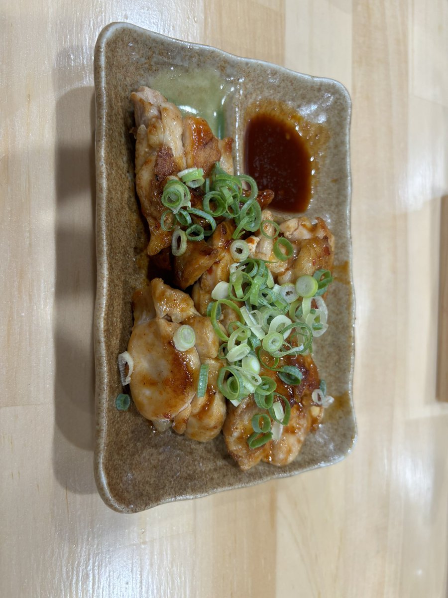 【とりにく鉄板焼 たかちん オープン🔥】

本日も開けました
ご来店お待ちしております💪

【写真】　とりモモ肉豆板醤ソース
辛めのソースでビールのおつまみに
どうぞ！
