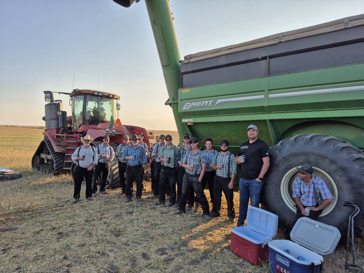 Page__Newton's tweet photo. Perfectbnight for a Meal in the afield at Southland Farming! Thx Dan & crew for #Canola #trialwork and shout out to @Syngenta Mike Fox for providing @kfc & beverages!! #harvest25 #bushelup https://t.co/AWFXCRKqTp