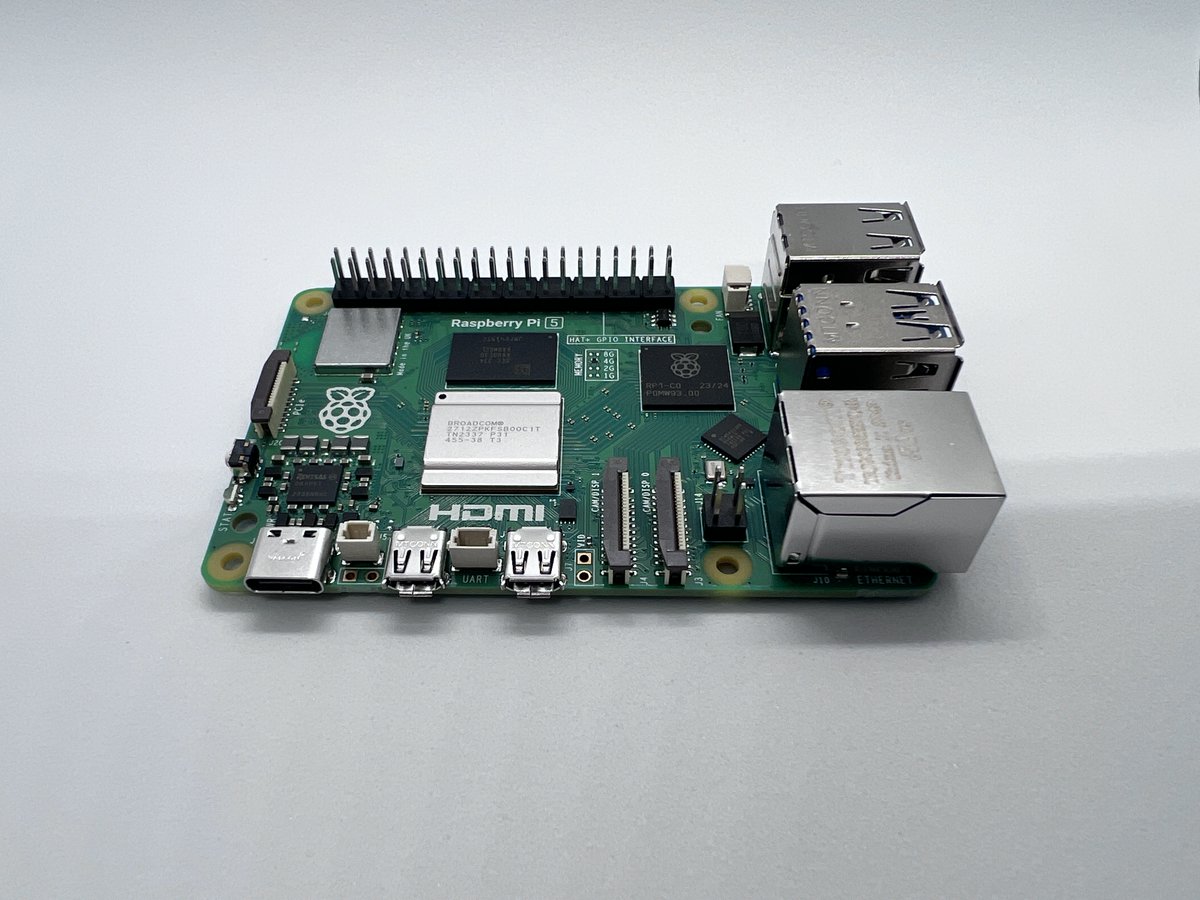 murasametech's tweet image. Raspberry Pi 5ではPCIe経由で高速SSDが使えるようになり、NextCloudPiとの組み合わせで自宅クラウド構築がより実用的になりました✨

写真や動画を安全に保存・共有でき、自分専用のGoogle Driveのように使えます📁📸 

メディアサーバーとしても活躍します！
#RaspberryPi #NextCloud #自宅サーバー…