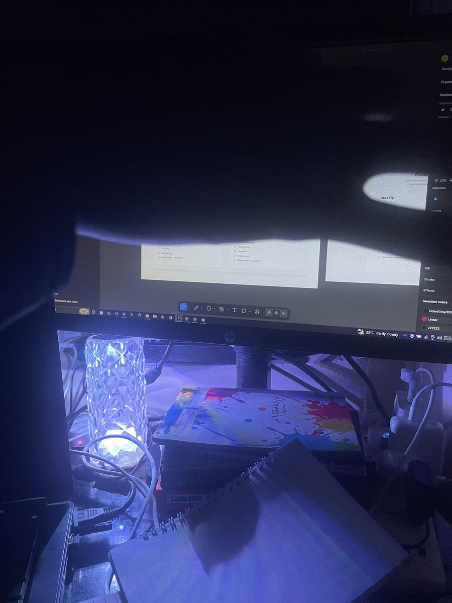 liz_amaka's tweet image. Not me pouting while taking this shot 😅

Well, out for my Daily Millions💪🏾

#uiuxdesigner #uidesigner #uxdesigner