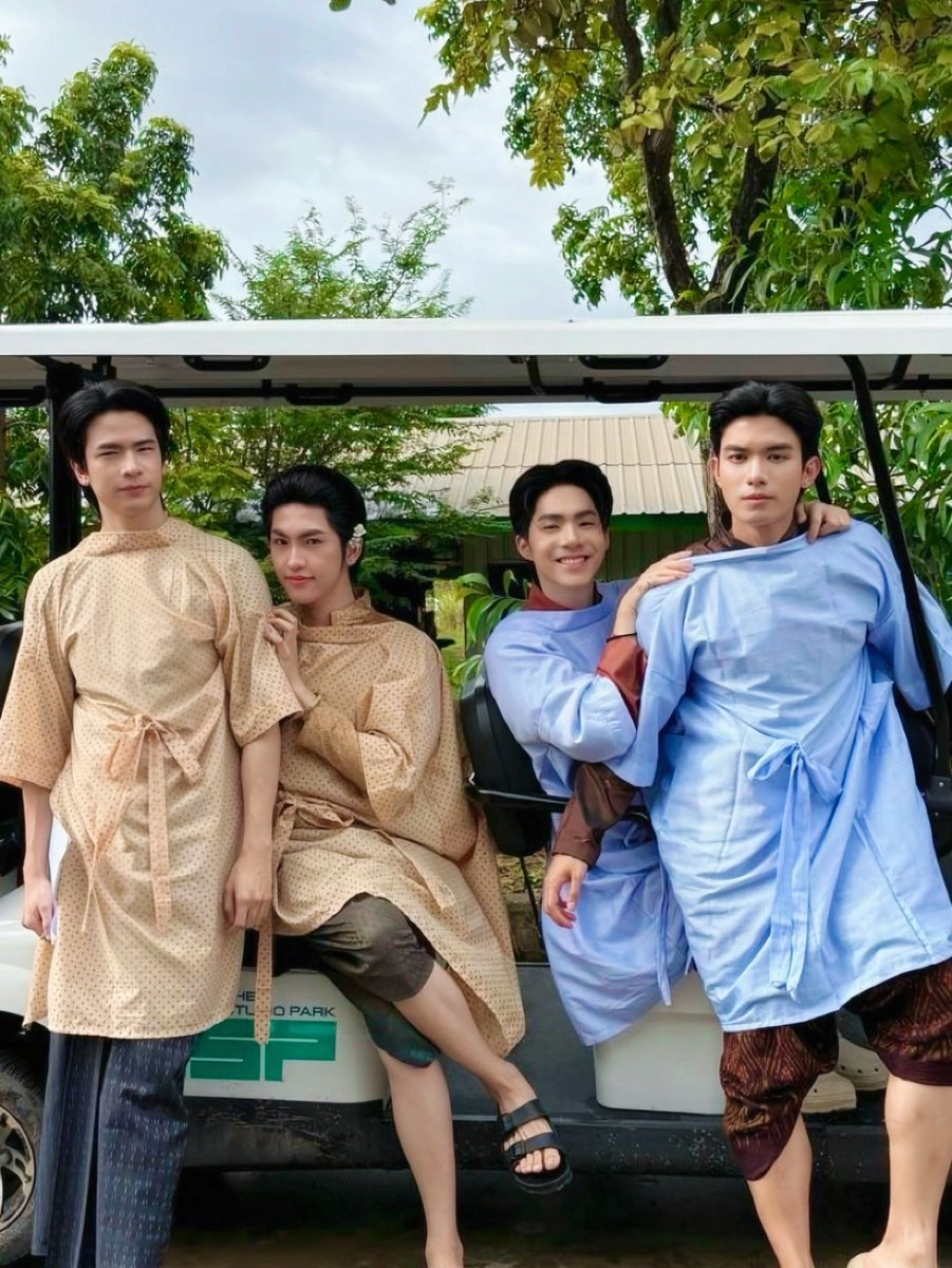 ภพเธอ Love Upon a Time Series 🕰 

ภพเธอคิวที่ ๑๖✨ มาแล้วขอรับ วันนี้อยู่กันพร้อมหน้าพร้อมตาอีกเช่นเคย บ่าวผู้น้อยคนนี้จักเตรียมรับมือคุณท่านทั้งหลายอย่างไรดีขอรับ ขอทุกท่านโปรดชี้แนะ แลส่งแรงใจให้ด้วยนะขอรับ 🙇🏻🤍

Love Upon a Time Q16
#ภพเธอQ16