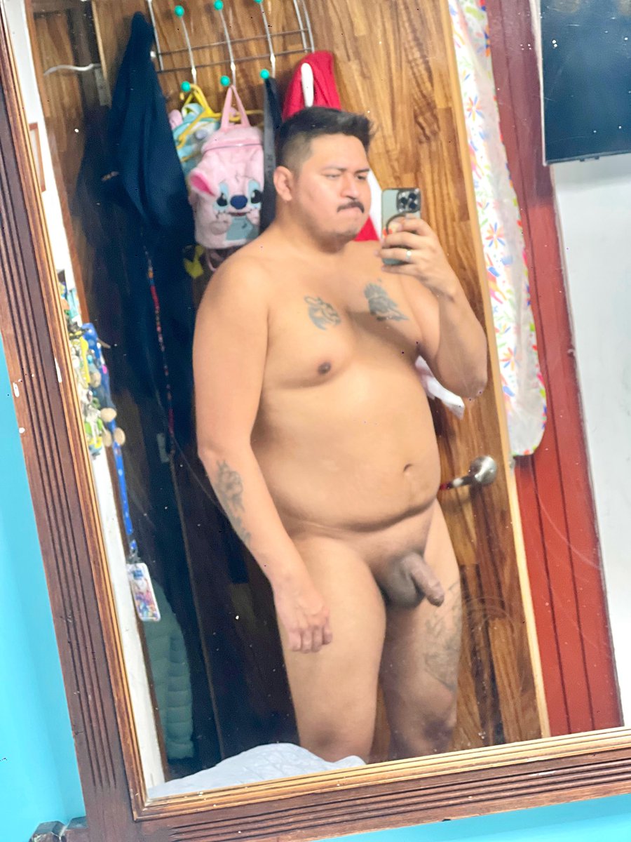 Llegué del hospital y me quité mi uniforme. 
Los huevos están sudados y huelen delicioso 😋