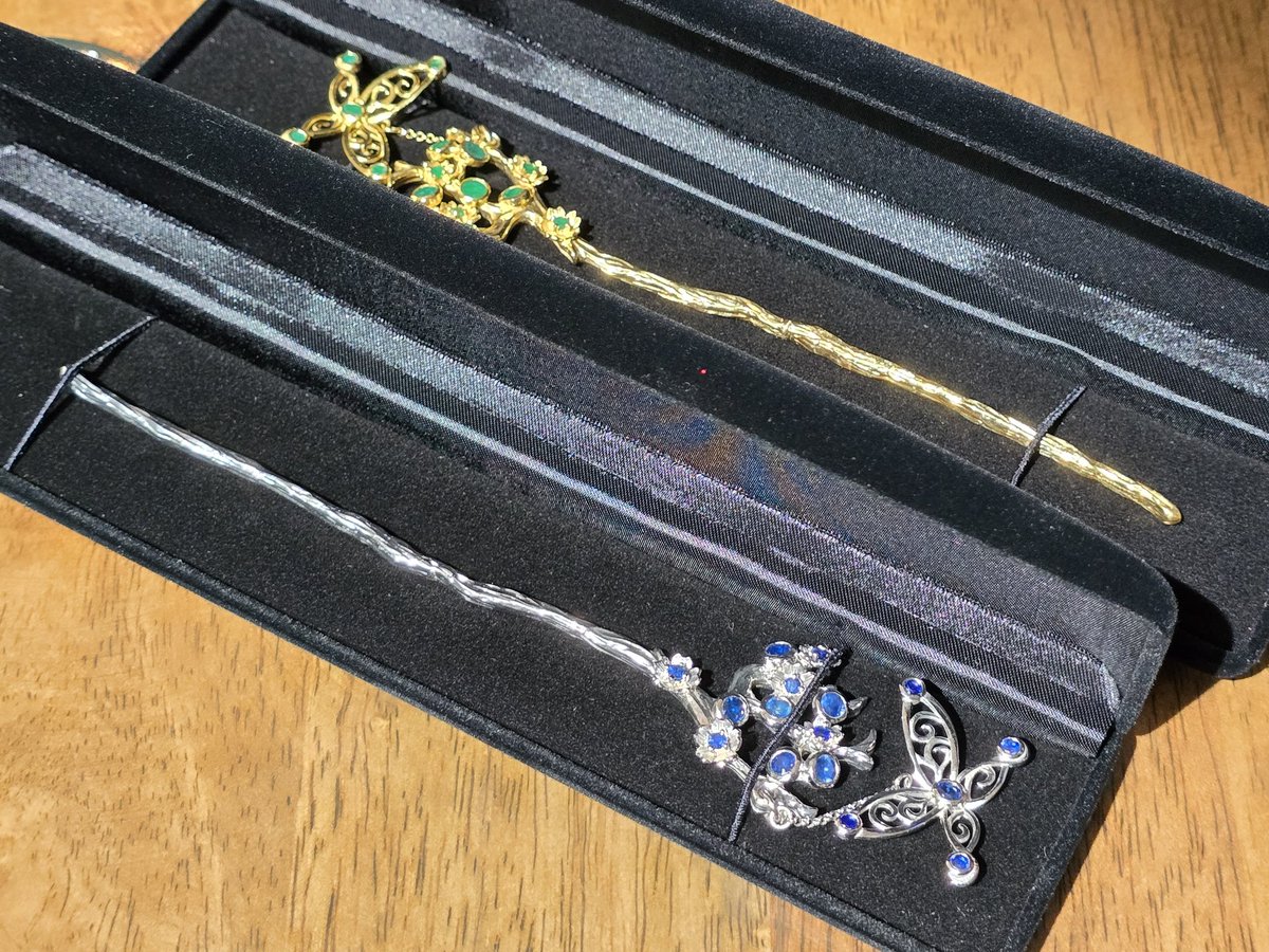 stoneinroom's tweet image. งานจากร้านเราใช้การรังสรรค์จากมือมนุษย์หมดเลยครับ ตั้งแต่ภาพสเกต ภาพวาด งานสามมิติ งานขึ้นตัวเรือน งานเจียระไนอัญมณี ยังไงก็ฝากเนื้อฝากตัวหน่อยนะครับ