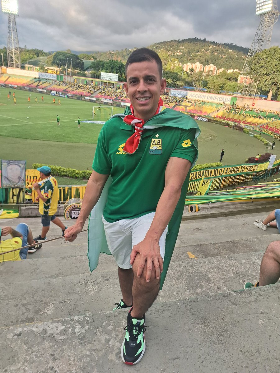 Danielozanortiz's tweet photo. 3 puntos que valen 6 🟡🟢⚽️
.
.
.
.
.
#auriverde #soyleopardo #bucaramanga #santander #colombia https://t.co/RHZdmp5faI
