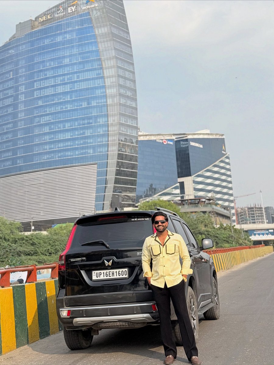 pradeep_bhati4's tweet photo. इतना कड़वा मत बनो कि लोग थूक दें,

पर इतना भी मीठा मत बनो कि लोग तुम्हे निगल जायें...!!💯🦅

#pradeepbhati ✨ https://t.co/pbyCpZkDMa