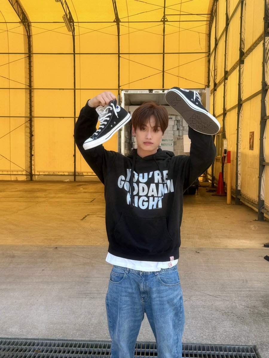 TIOT_NOW's tweet photo. [#준현]
신발 벗고 다음 컴백을 준비하며 ...👞

#금준현 #KUMJUNHYEON
#TIOT #티아이오티 https://t.co/XyliPSGWbc